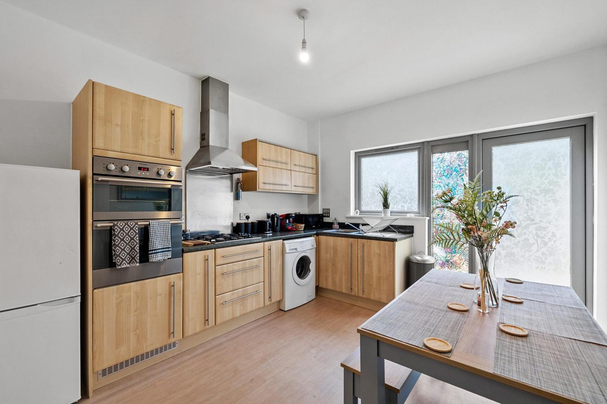 Spacious House By Quay - Sleeps 7 - Free Parking Plymouth Exterior photo